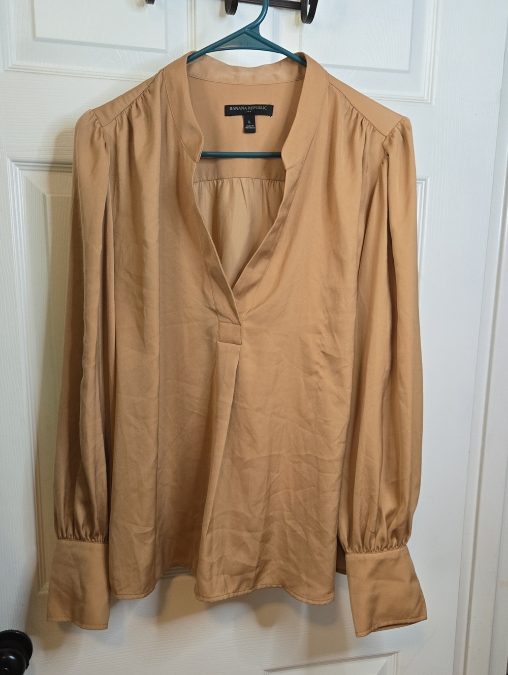 Banana Republic Tan V-Neck Long Sleeve Blouse